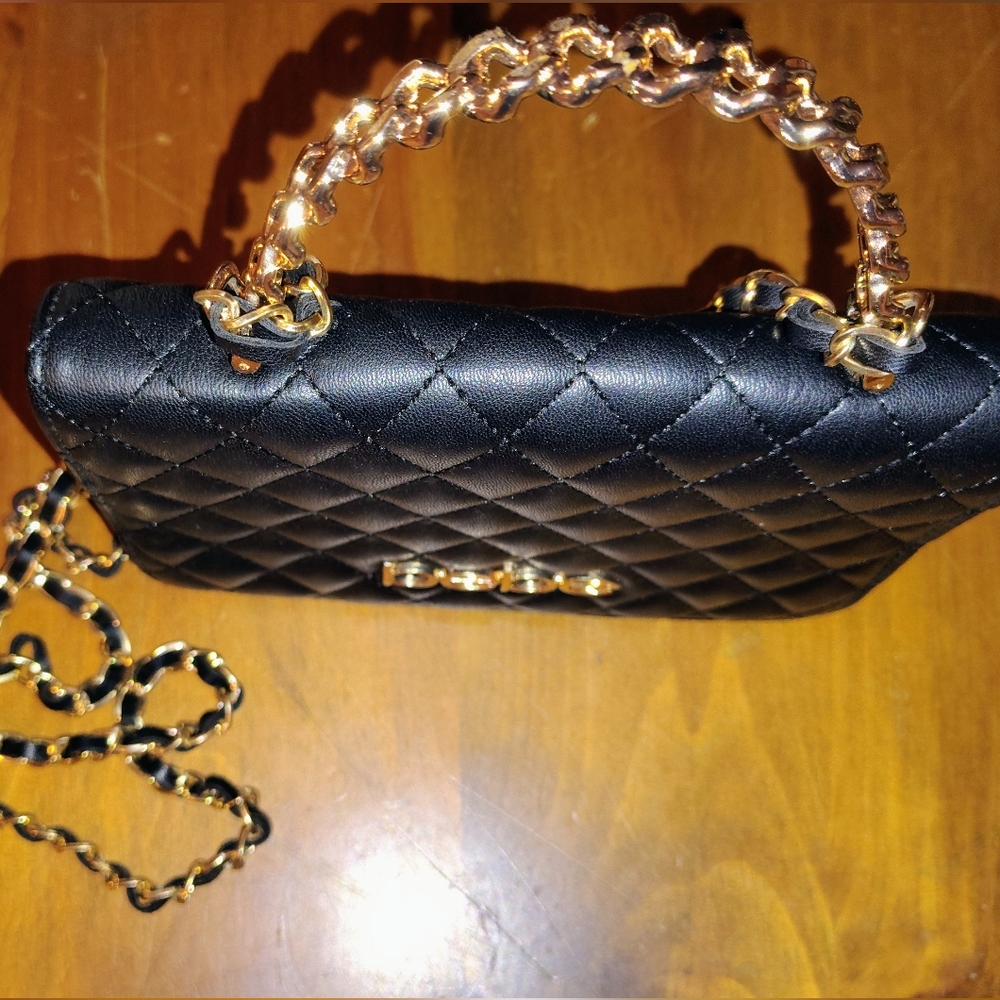Bebe Black Quilted Chain Bag With Gold Accents - Picture 2 of 6